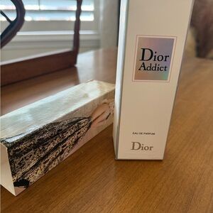 Dior Addict Eau de Parfum - Classic White and Gold